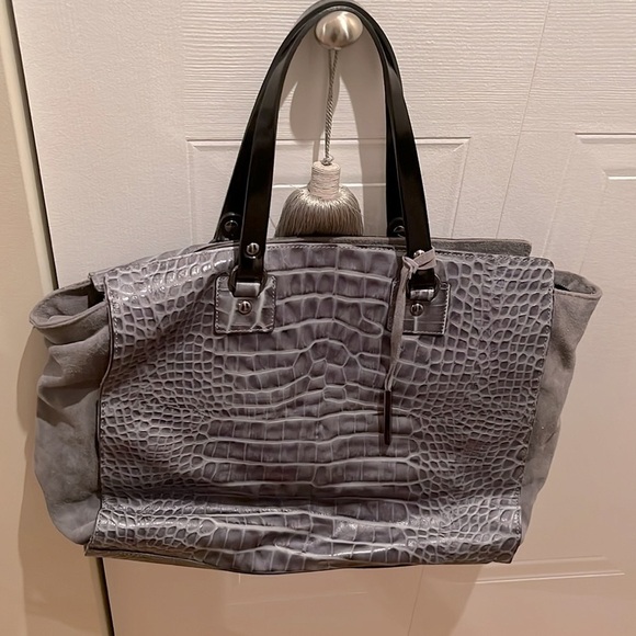 Innuē brand - large grey leather snake skin bag  w/ black handles. 🩶🩶🩶🖤🖤 - Picture 7 of 11
